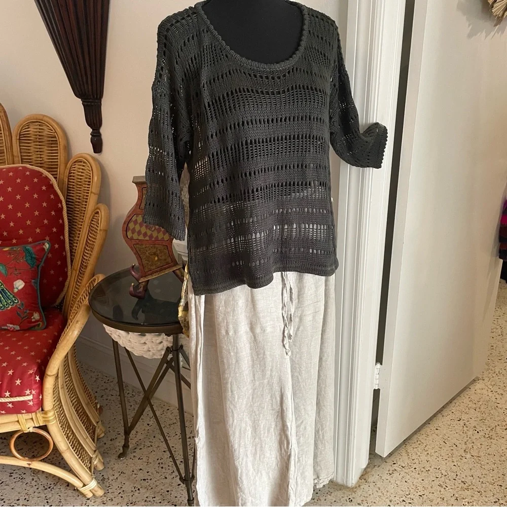 ARATTA Anthropologie Green Top with Gold Print Long Back! NEW! Oversized. Medium